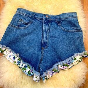 Vintage frayed denim  floral ruffle hem shorts
